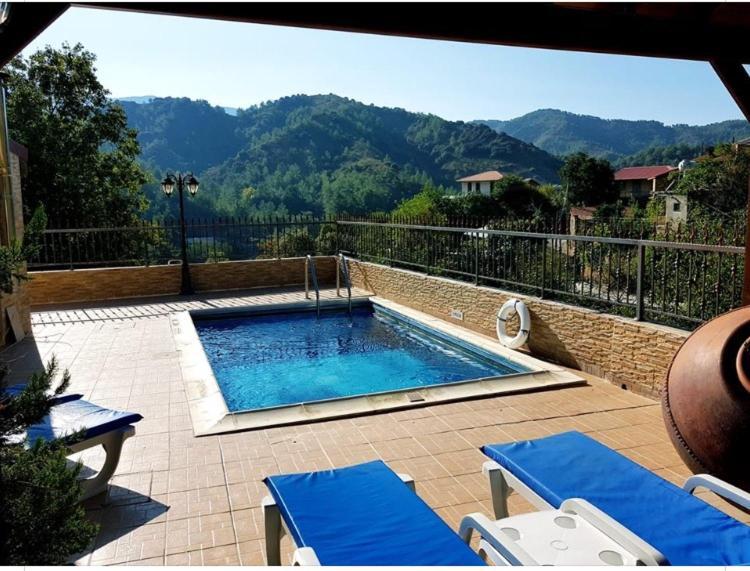 The Love Holiday House Tris Elies Екстериор снимка