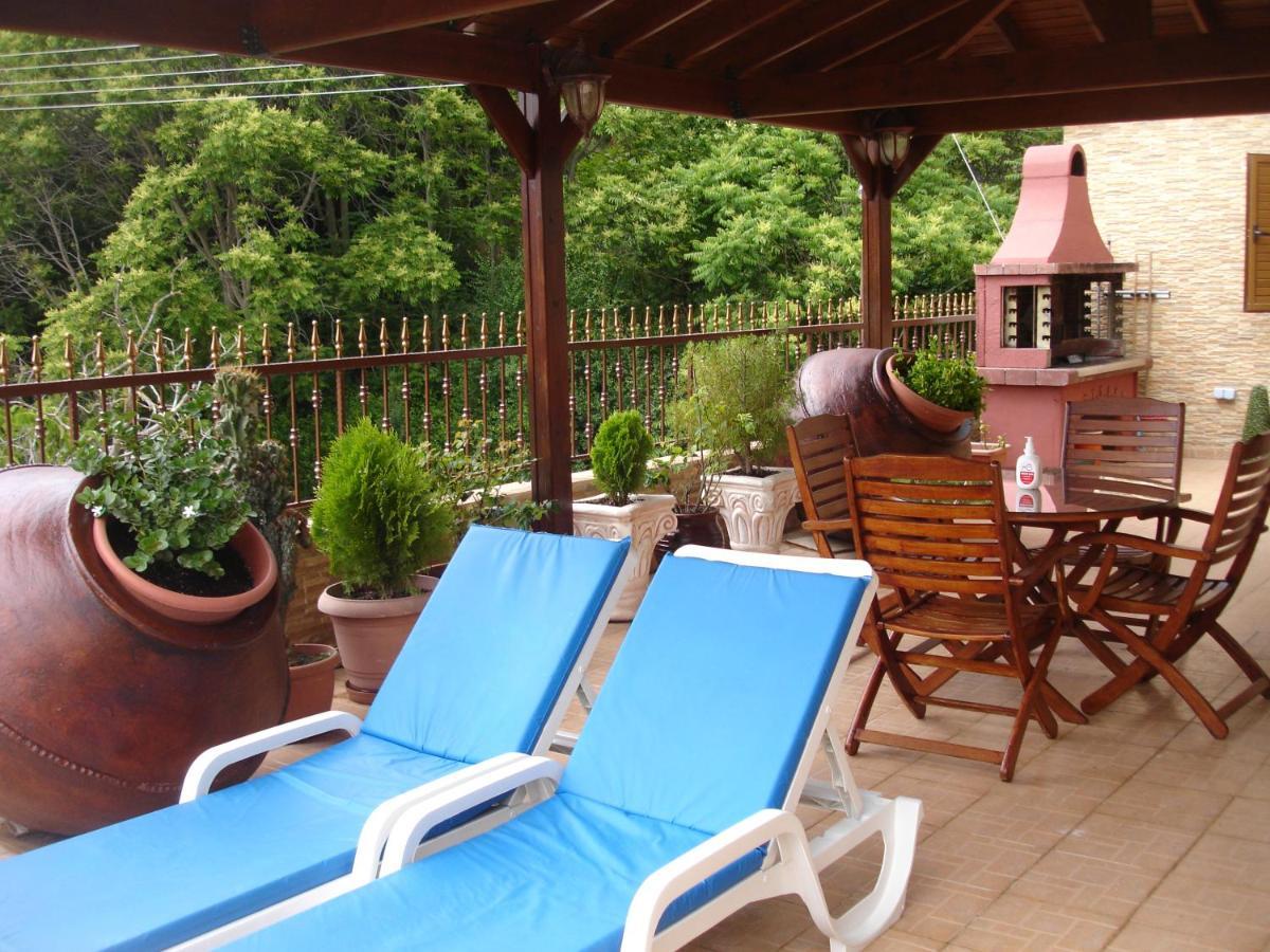 The Love Holiday House Tris Elies Екстериор снимка